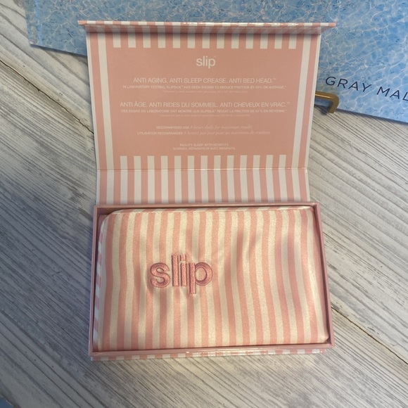 Slip Silk Pillowcase - Picture 2 of 3